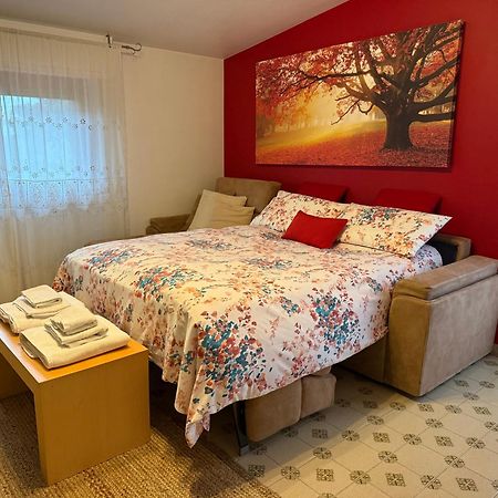 B&B Villa Mirella Casnate Con Bernate Exteriör bild