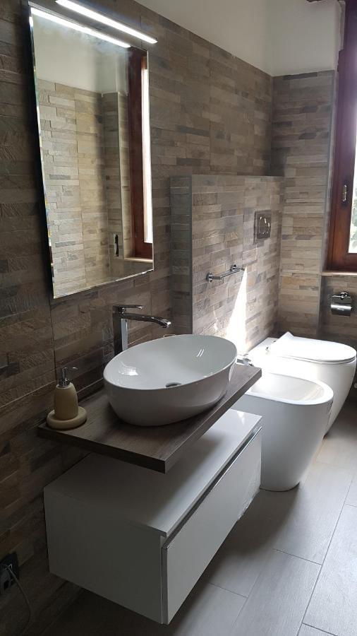 B&B Villa Mirella Casnate Con Bernate Exteriör bild