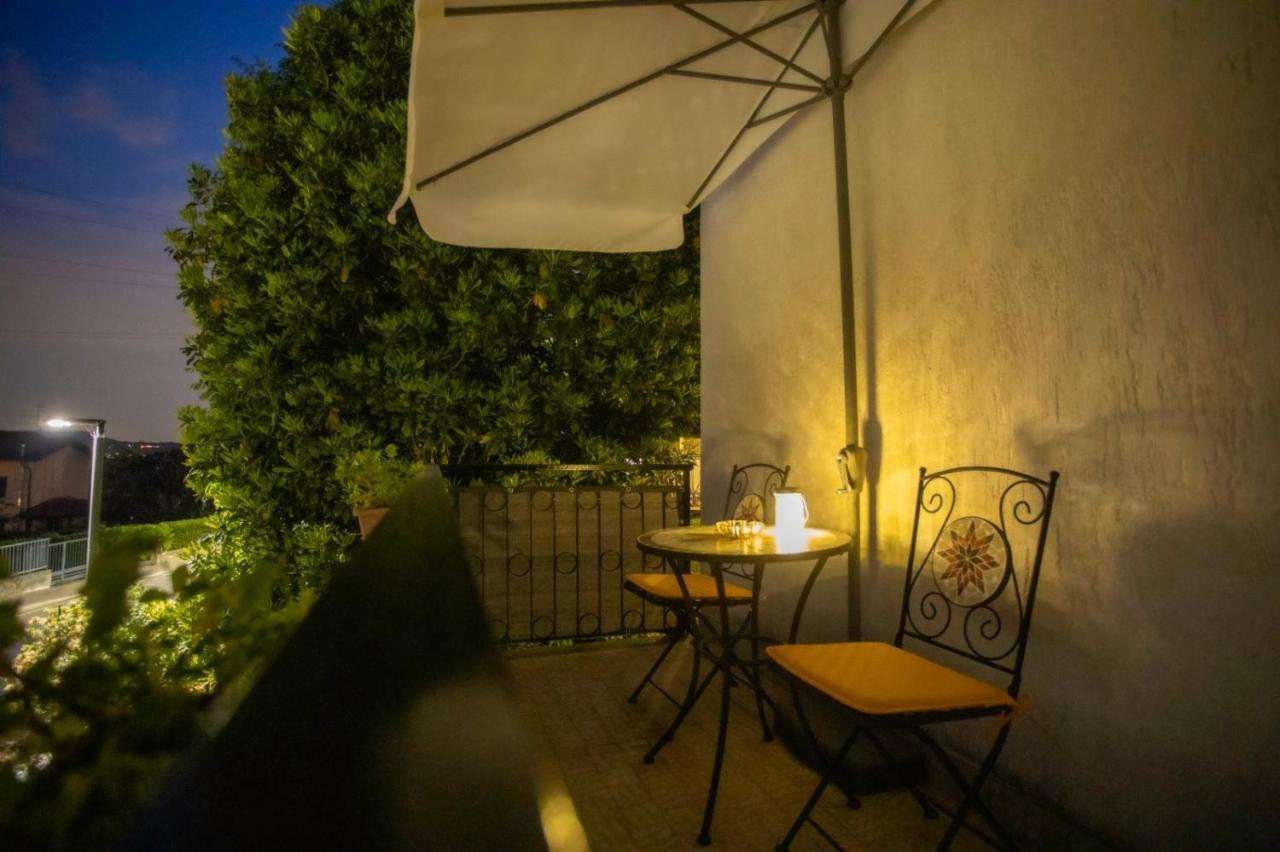 B&B Villa Mirella Casnate Con Bernate Exteriör bild