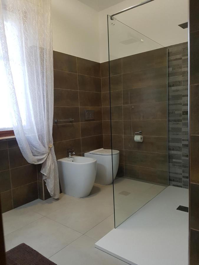 B&B Villa Mirella Casnate Con Bernate Exteriör bild