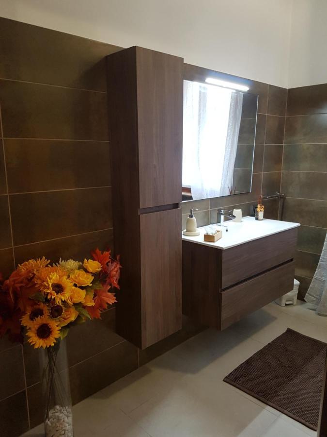 B&B Villa Mirella Casnate Con Bernate Exteriör bild