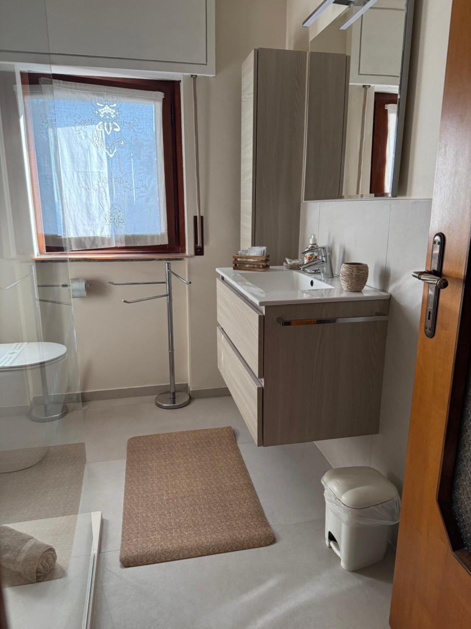 B&B Villa Mirella Casnate Con Bernate Exteriör bild