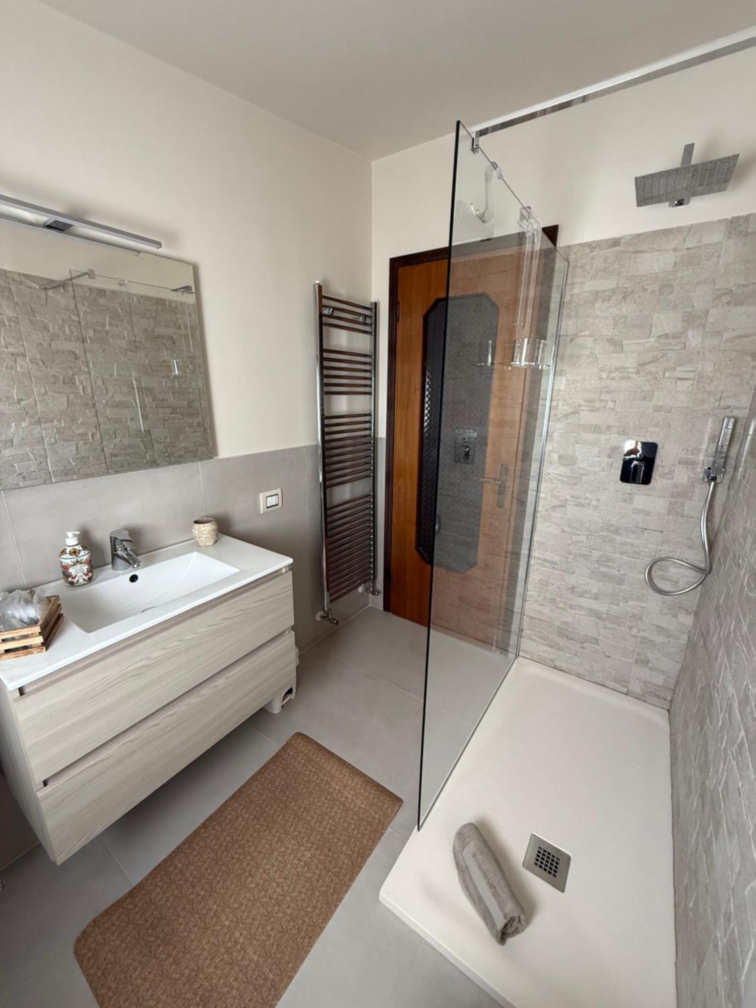 B&B Villa Mirella Casnate Con Bernate Exteriör bild