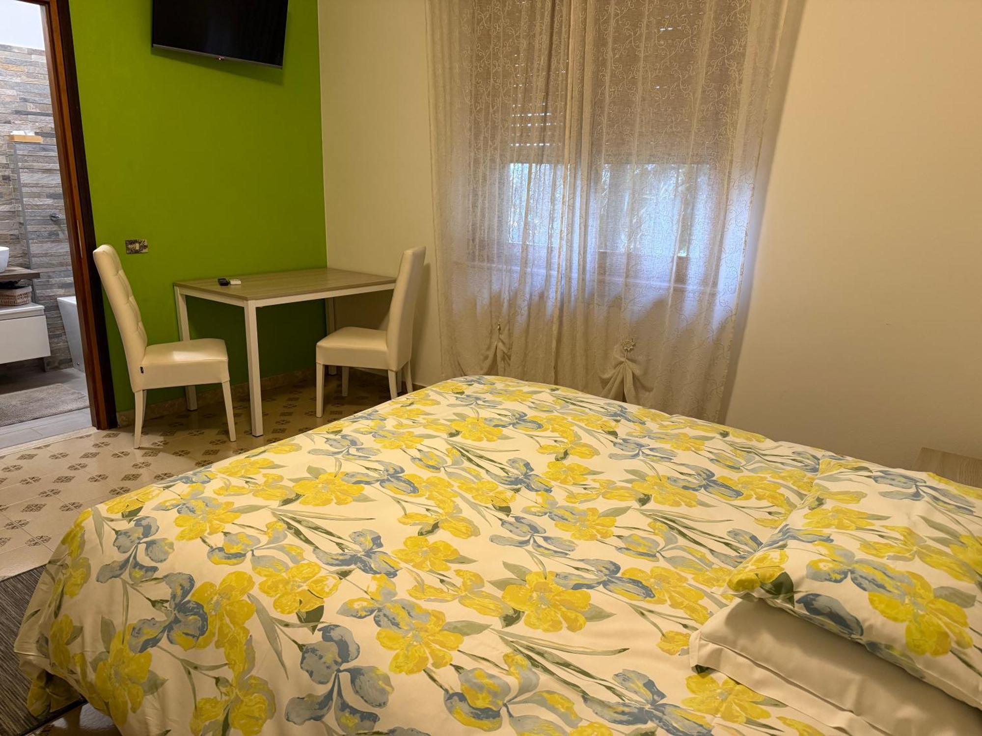 B&B Villa Mirella Casnate Con Bernate Exteriör bild