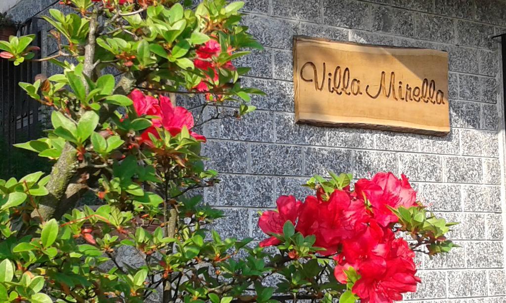 B&B Villa Mirella Casnate Con Bernate Exteriör bild