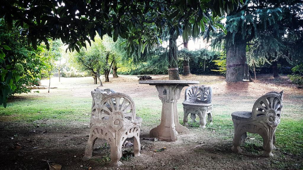 B&B Villa Mirella Casnate Con Bernate Exteriör bild