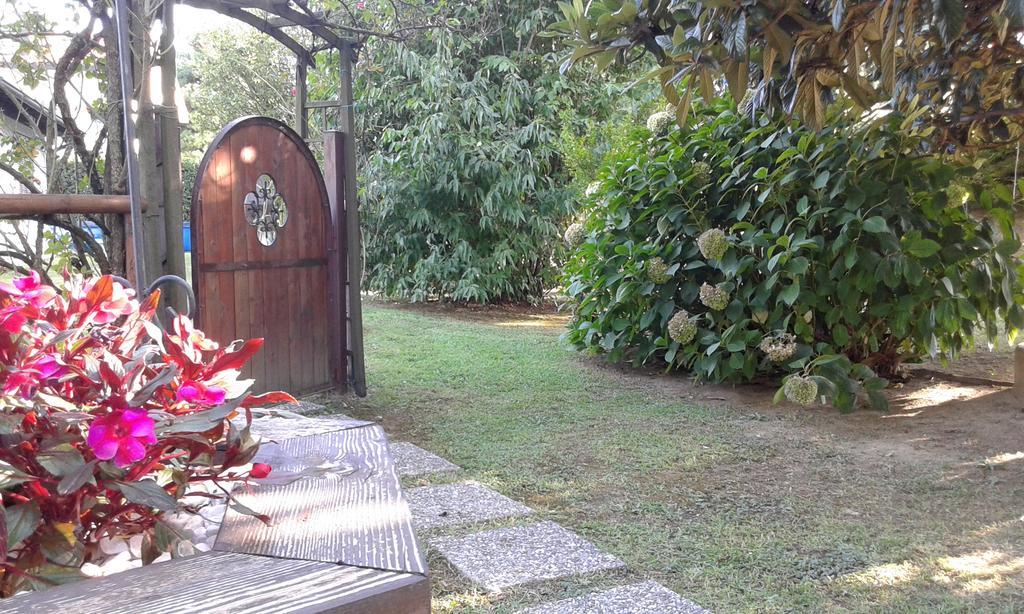B&B Villa Mirella Casnate Con Bernate Exteriör bild