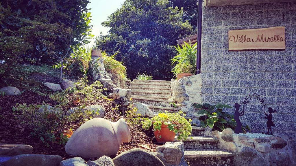 B&B Villa Mirella Casnate Con Bernate Exteriör bild